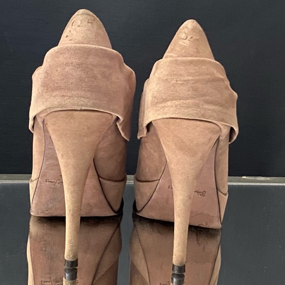 Elizabeth & James suede low cut ankle booties - Picture 8 of 11